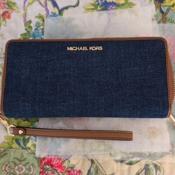 Michael Kors Denim wallet, clutch, wristlet, travel NWT - Picture 1 of 8